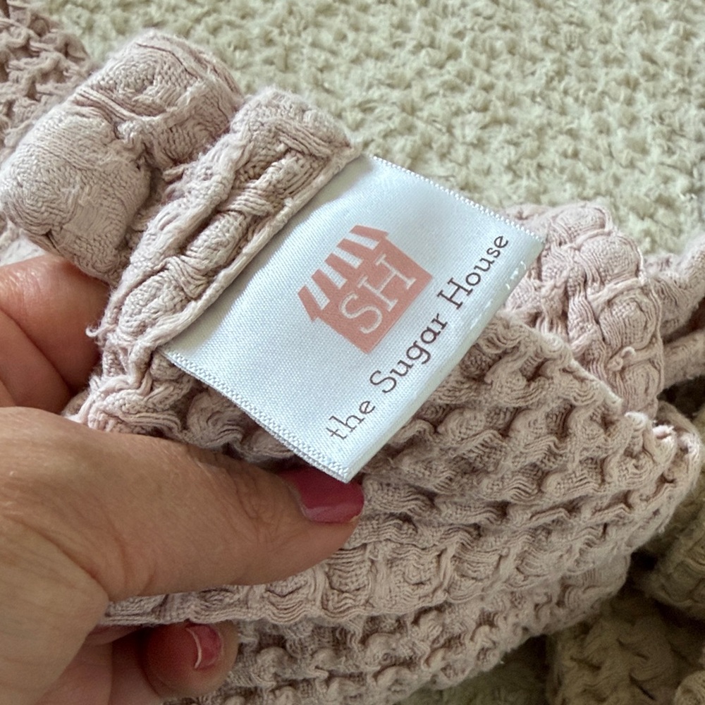 Waffle Knit Throw Blanket Set in Pink and Beige - Picture 6 of 8